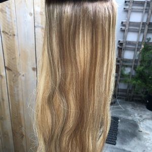 Blonde 24” clip in hair extensions- worn once!